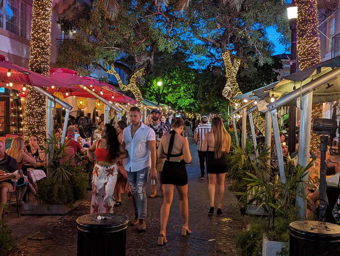 MIA_2023-08-18 20-15-30_PXL_20230819_001530206.NIGHT